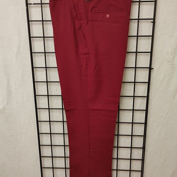 MEN'S MONTIQUE BURGUNDY SQUARE PATTERN SHORT SLEEVE 2 PIECE WALKING SET. - Picture 8 of 10